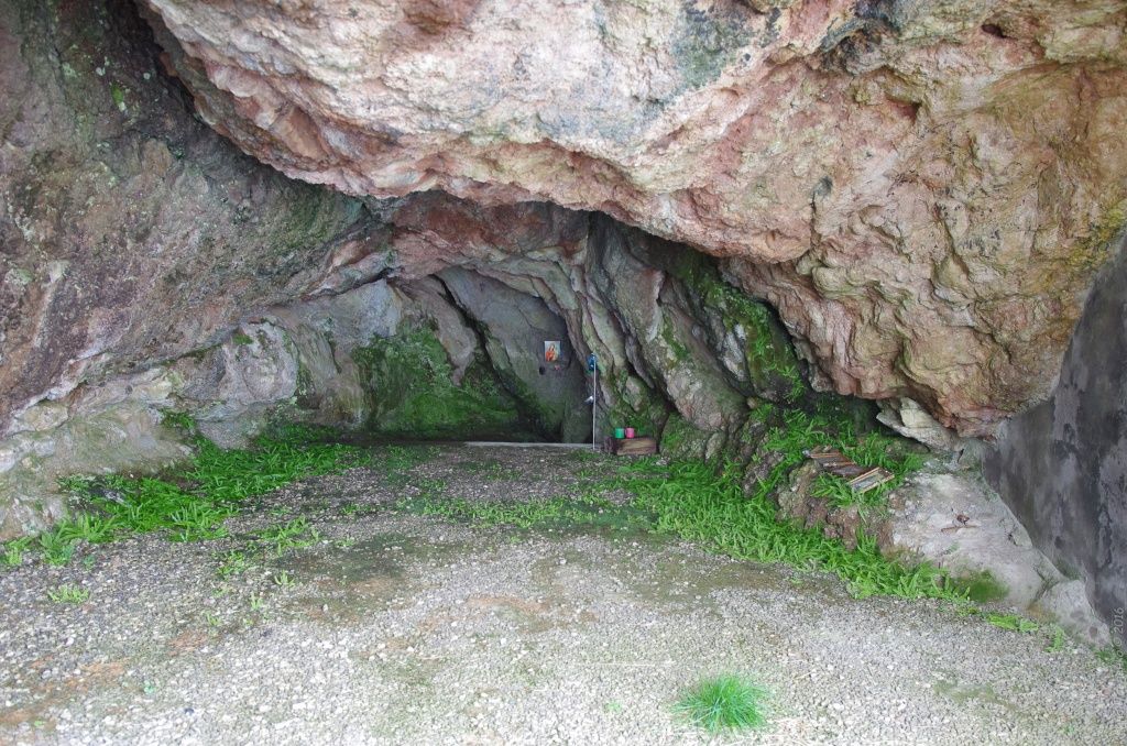 Пещера в Кизилташском монастыре.jpg